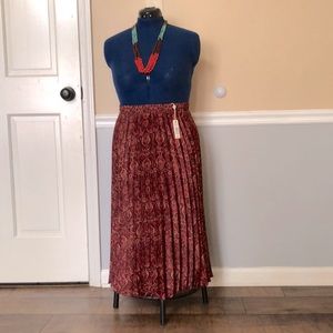 Nwt Max Studio pleaded skirt in fall colors size L